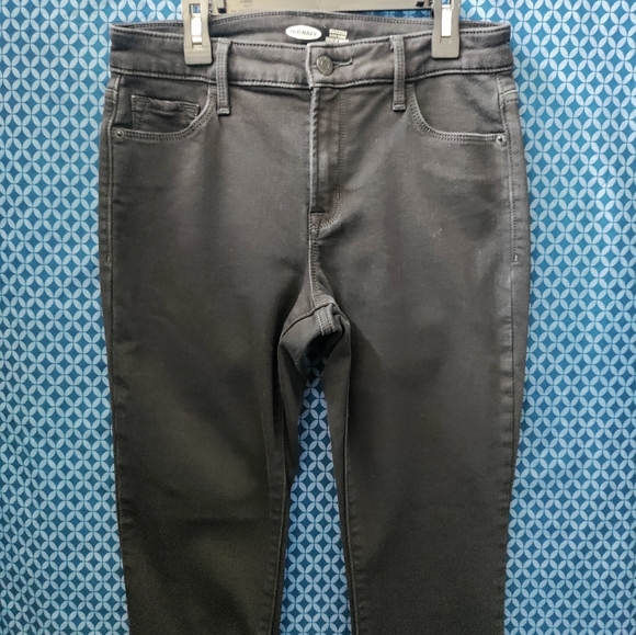 Old Navy - Solid black rockstar super skinny with built in warm fabric. Size- 6 - Picture 2 of 7